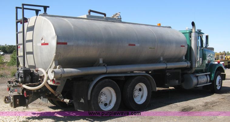 image for item A4397 1985 International F9370 water tanker semi truck