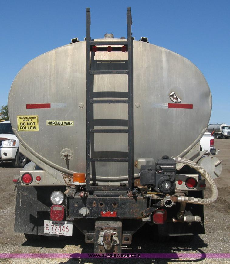 image for item A4397 1985 International F9370 water tanker semi truck