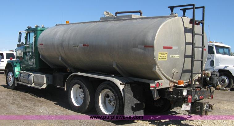 image for item A4397 1985 International F9370 water tanker semi truck