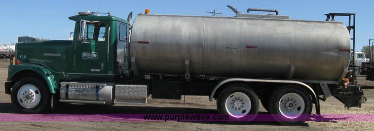 image for item A4397 1985 International F9370 water tanker semi truck
