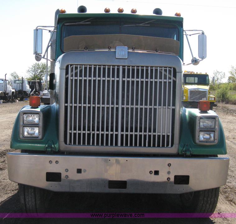 image for item A4397 1985 International F9370 water tanker semi truck