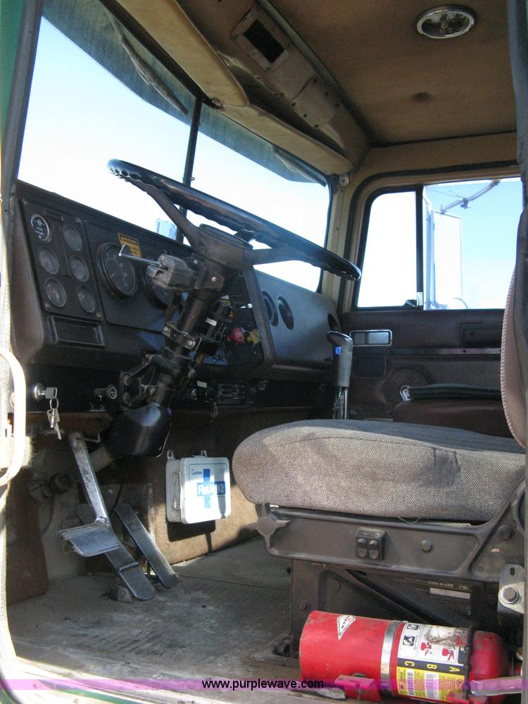 image for item A4397 1985 International F9370 water tanker semi truck