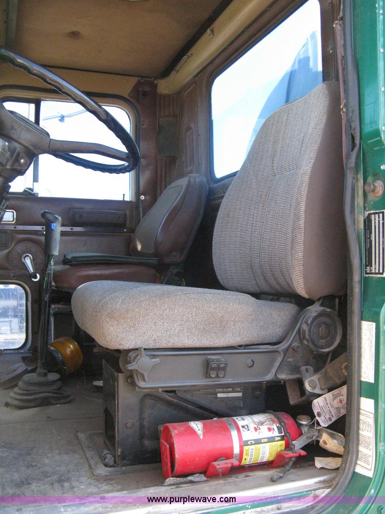 image for item A4397 1985 International F9370 water tanker semi truck