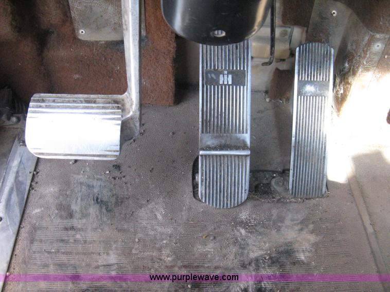 image for item A4397 1985 International F9370 water tanker semi truck