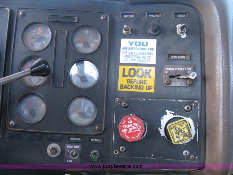 image for item A4397 1985 International F9370 water tanker semi truck