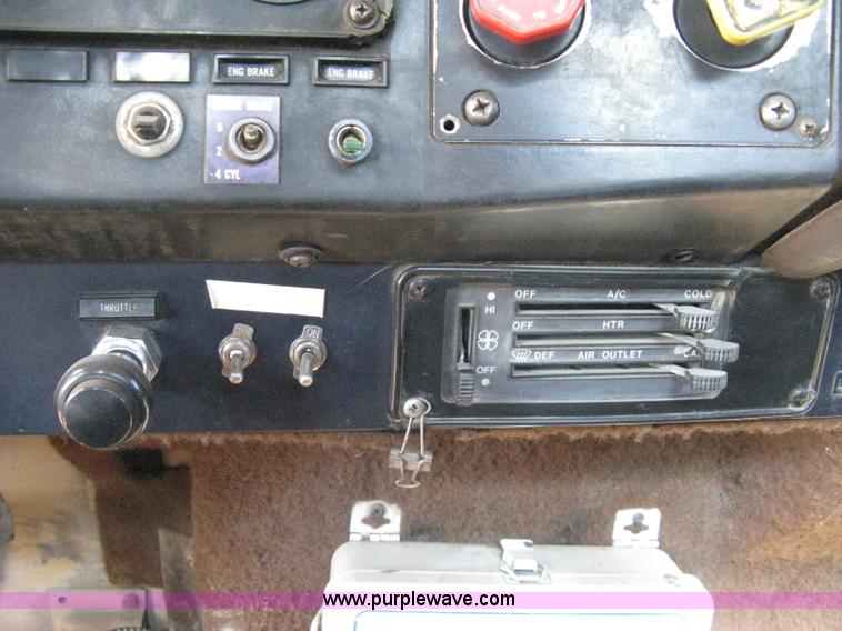 image for item A4397 1985 International F9370 water tanker semi truck