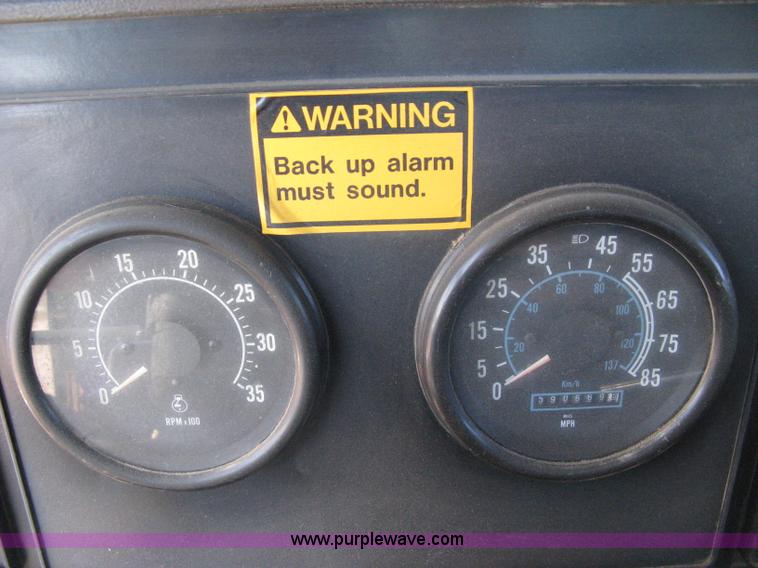 image for item A4397 1985 International F9370 water tanker semi truck