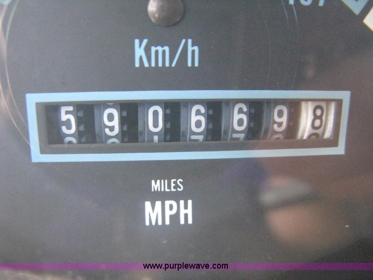 image for item A4397 1985 International F9370 water tanker semi truck