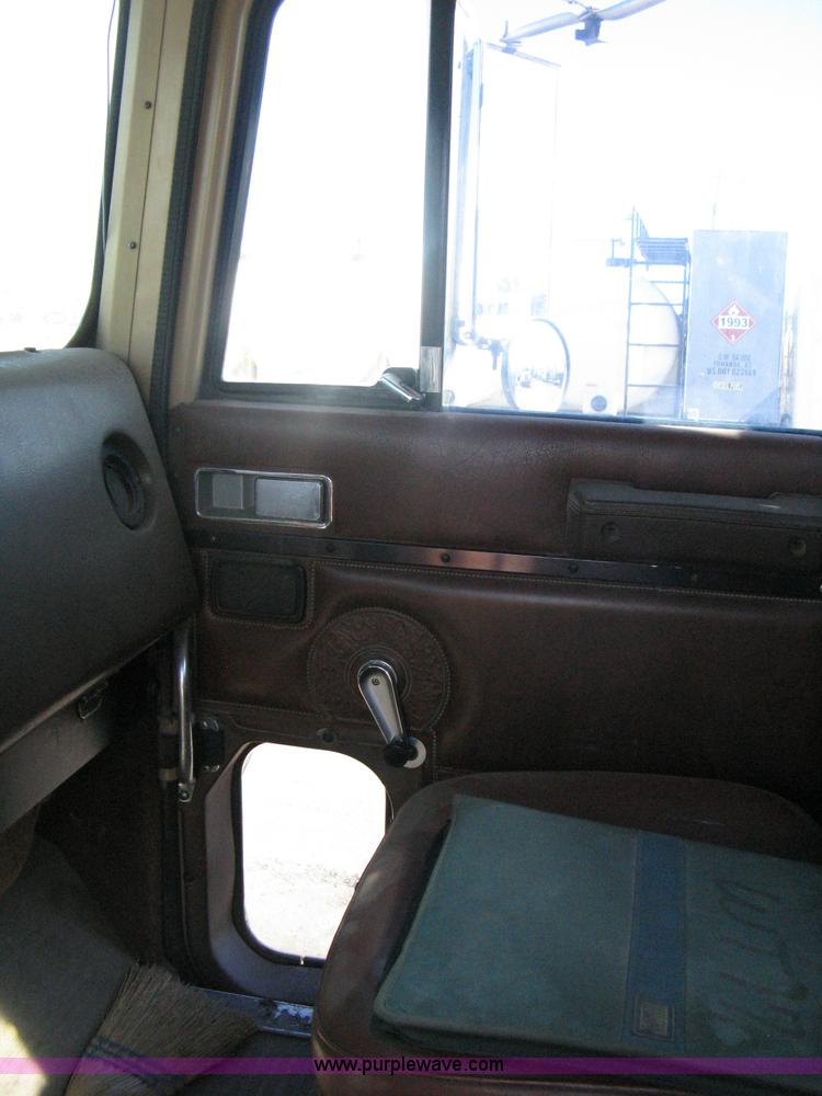 image for item A4397 1985 International F9370 water tanker semi truck