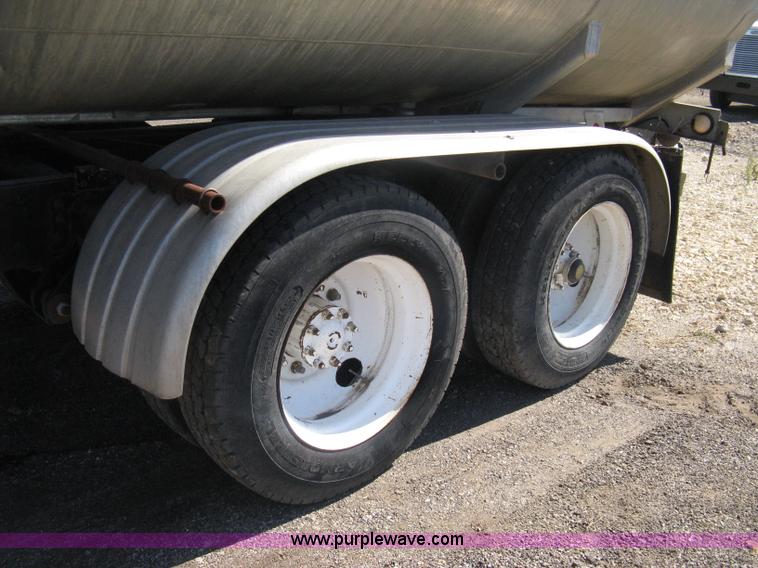 image for item A4397 1985 International F9370 water tanker semi truck