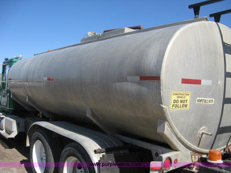 image for item A4397 1985 International F9370 water tanker semi truck