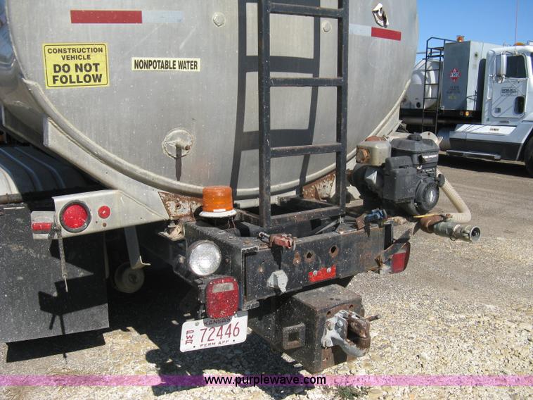 image for item A4397 1985 International F9370 water tanker semi truck