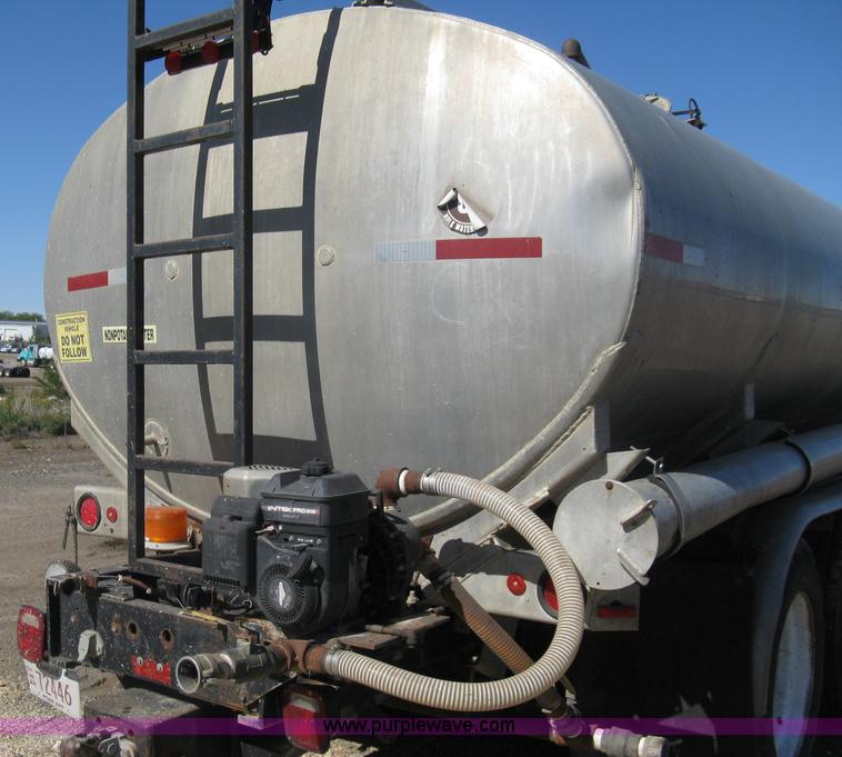 image for item A4397 1985 International F9370 water tanker semi truck