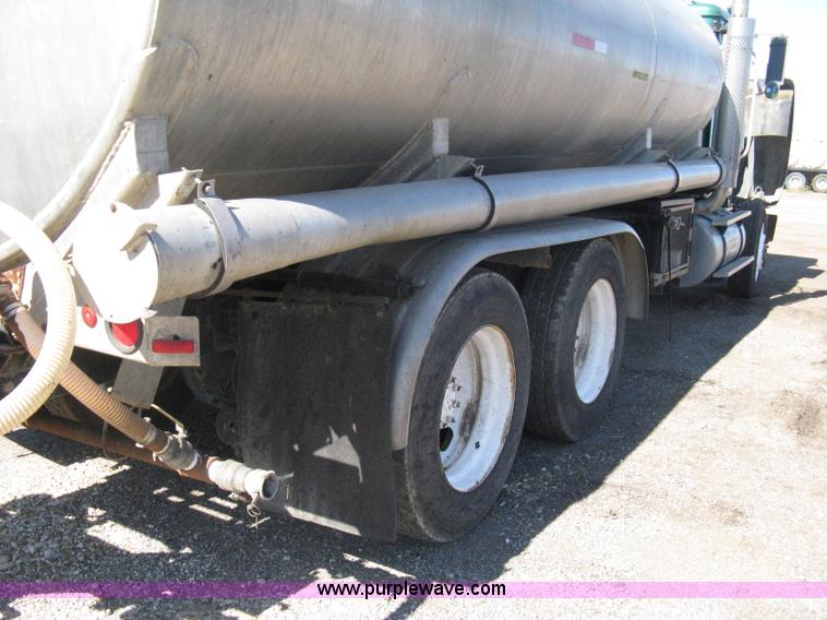 image for item A4397 1985 International F9370 water tanker semi truck