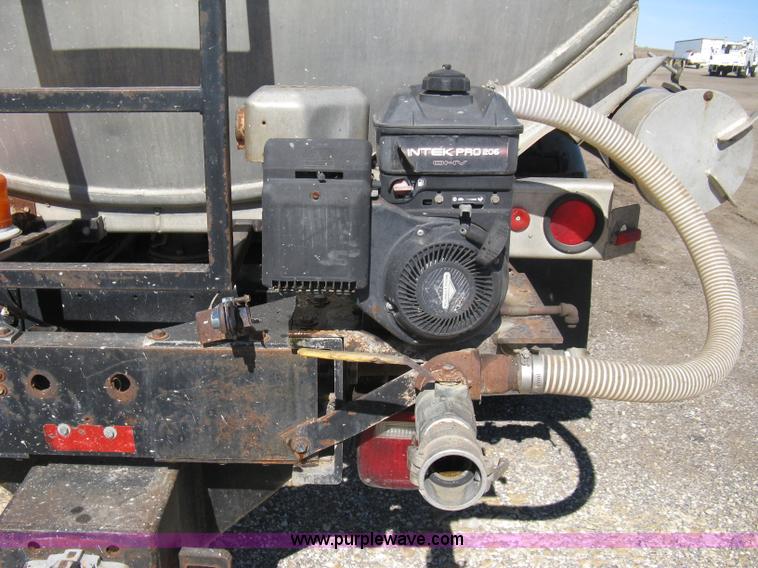 image for item A4397 1985 International F9370 water tanker semi truck