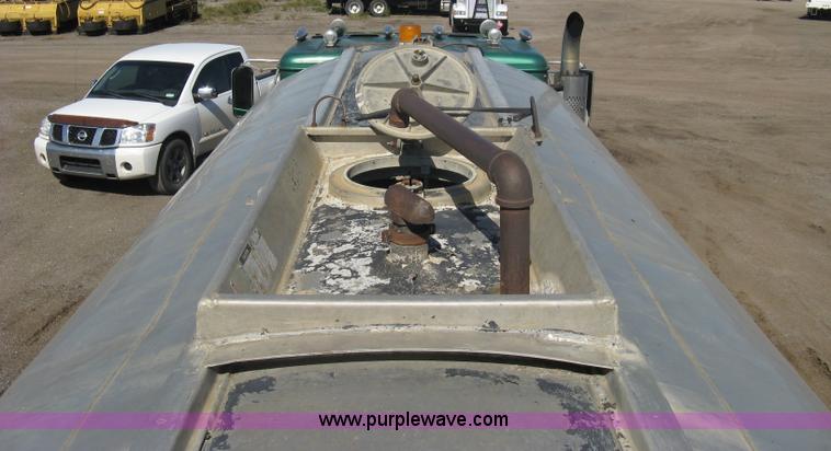 image for item A4397 1985 International F9370 water tanker semi truck