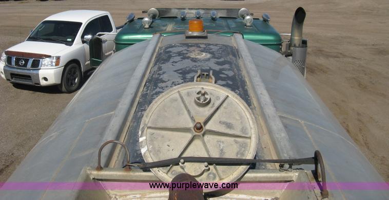 image for item A4397 1985 International F9370 water tanker semi truck