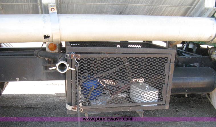 image for item A4397 1985 International F9370 water tanker semi truck