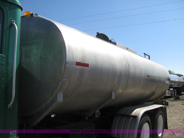 image for item A4397 1985 International F9370 water tanker semi truck