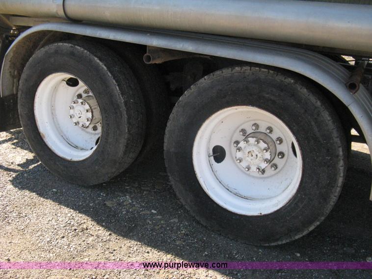 image for item A4397 1985 International F9370 water tanker semi truck