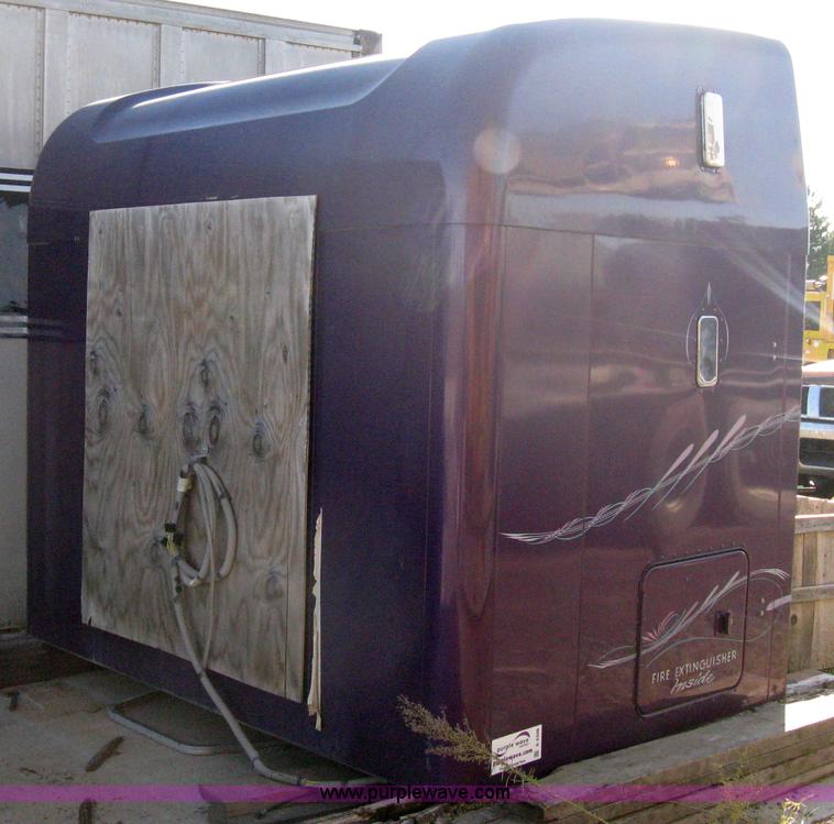 image for item A4398 Semi truck sleeper