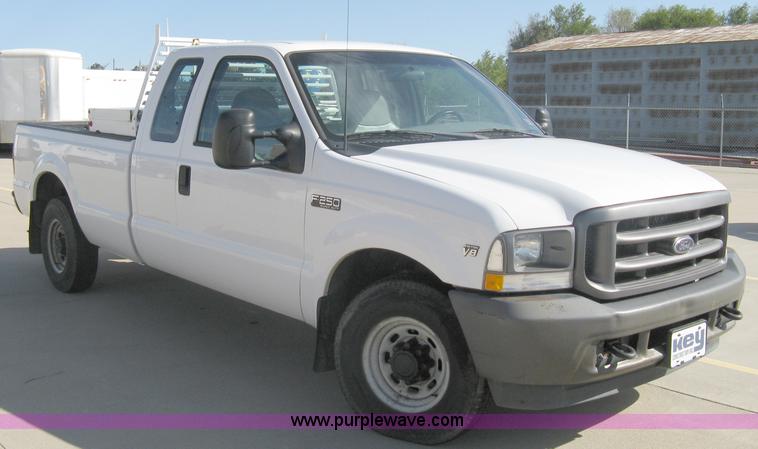 image for item A4399 2002 Ford F250 XL Super Duty super cab pickup truck