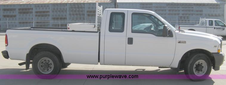 image for item A4399 2002 Ford F250 XL Super Duty super cab pickup truck