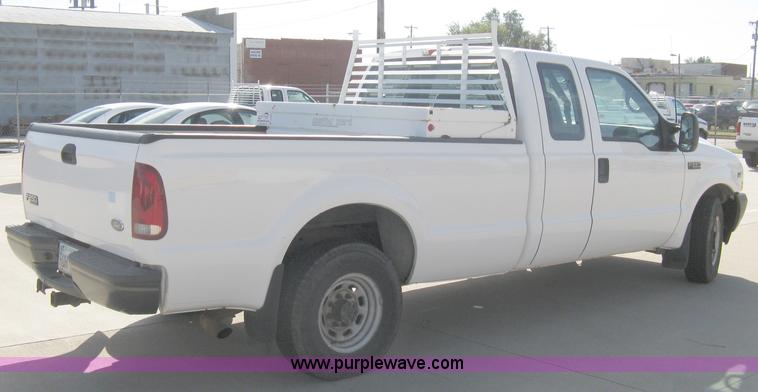 image for item A4399 2002 Ford F250 XL Super Duty super cab pickup truck