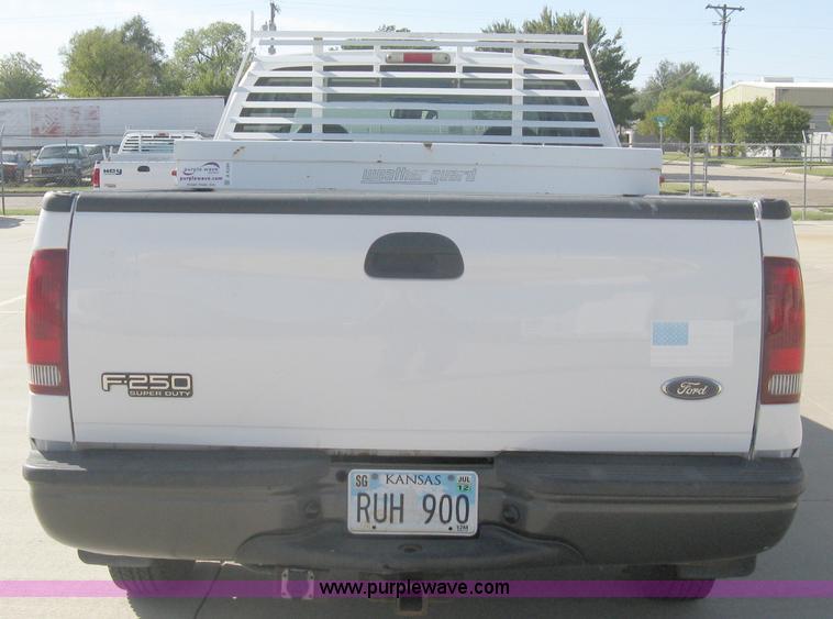 image for item A4399 2002 Ford F250 XL Super Duty super cab pickup truck