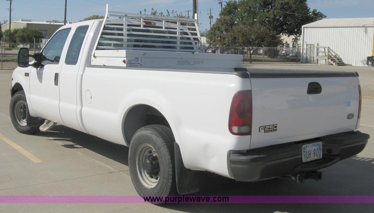 image for item A4399 2002 Ford F250 XL Super Duty super cab pickup truck