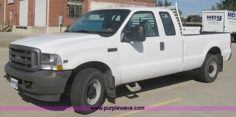 image for item A4399 2002 Ford F250 XL Super Duty super cab pickup truck