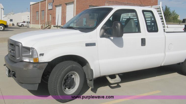 image for item A4399 2002 Ford F250 XL Super Duty super cab pickup truck