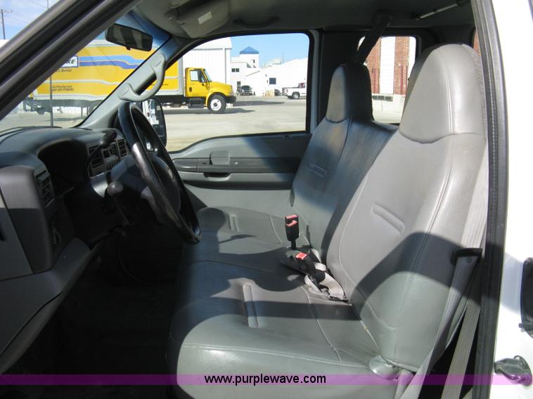 image for item A4399 2002 Ford F250 XL Super Duty super cab pickup truck