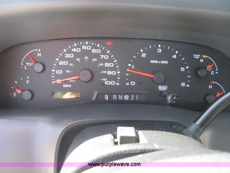 image for item A4399 2002 Ford F250 XL Super Duty super cab pickup truck