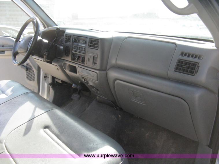 image for item A4399 2002 Ford F250 XL Super Duty super cab pickup truck