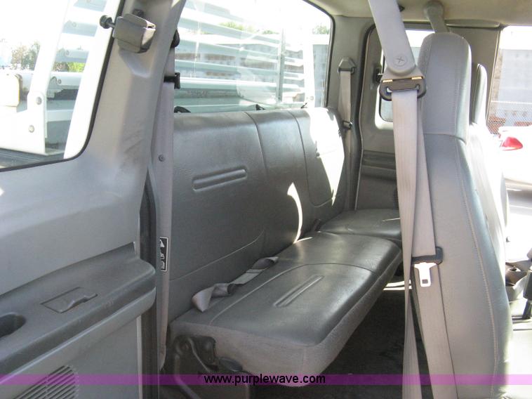 image for item A4399 2002 Ford F250 XL Super Duty super cab pickup truck