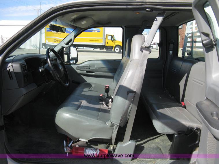 image for item A4399 2002 Ford F250 XL Super Duty super cab pickup truck