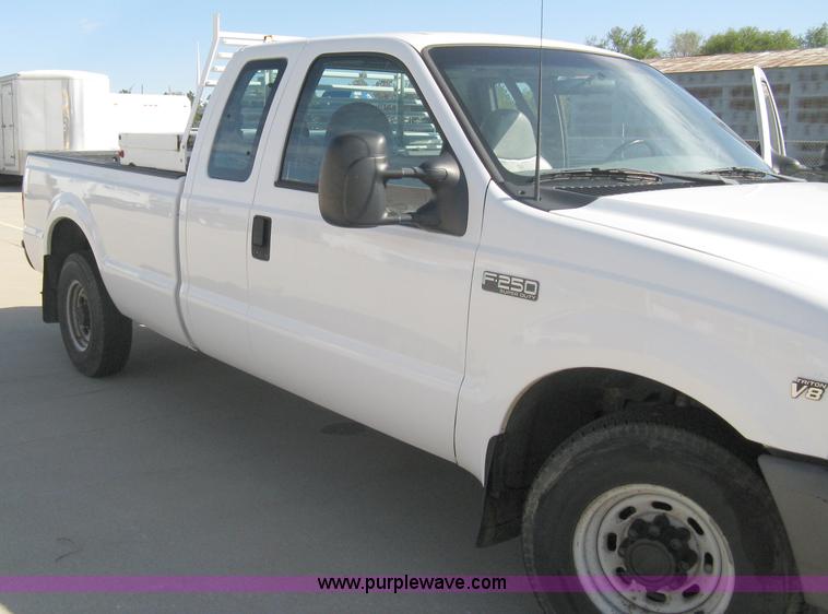 image for item A4399 2002 Ford F250 XL Super Duty super cab pickup truck