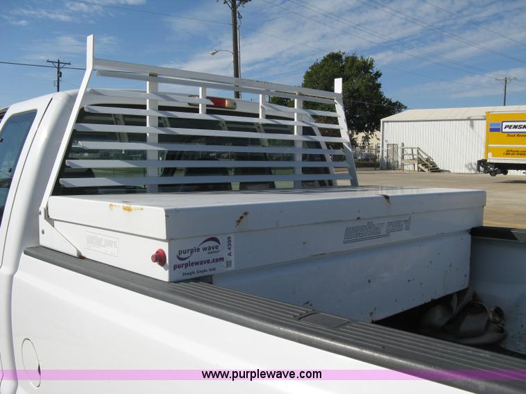 image for item A4399 2002 Ford F250 XL Super Duty super cab pickup truck