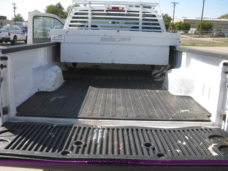 image for item A4399 2002 Ford F250 XL Super Duty super cab pickup truck