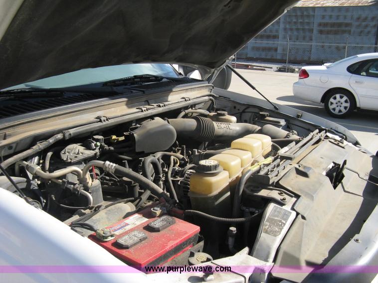 image for item A4399 2002 Ford F250 XL Super Duty super cab pickup truck