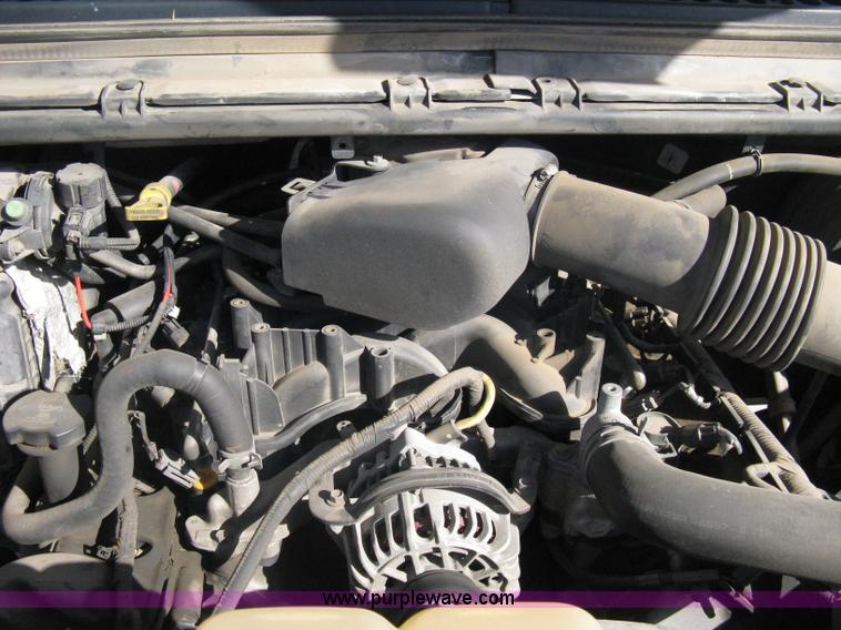 image for item A4399 2002 Ford F250 XL Super Duty super cab pickup truck