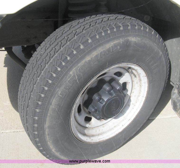 image for item A4399 2002 Ford F250 XL Super Duty super cab pickup truck