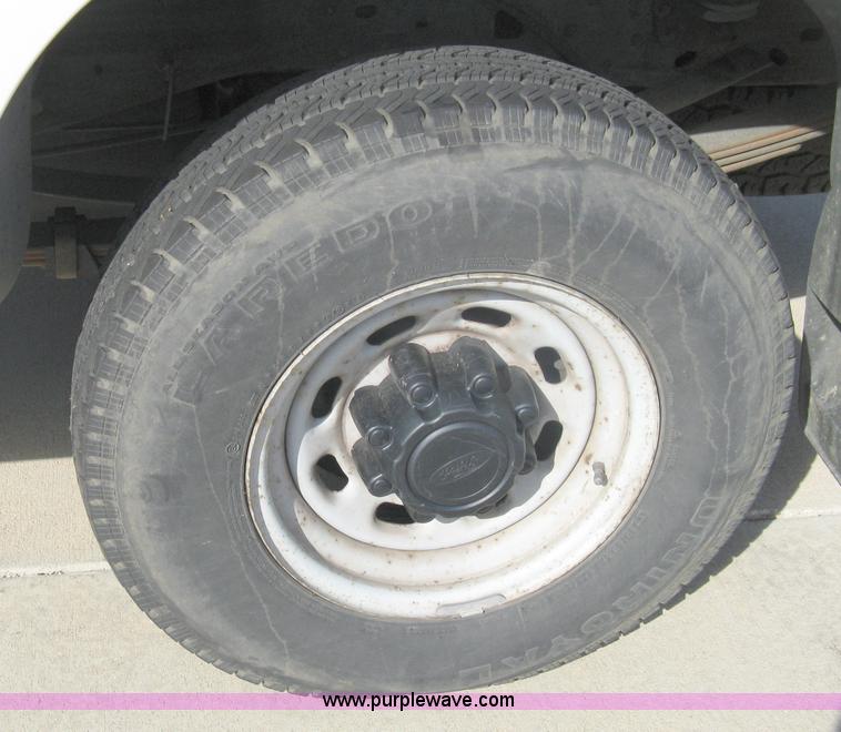 image for item A4399 2002 Ford F250 XL Super Duty super cab pickup truck