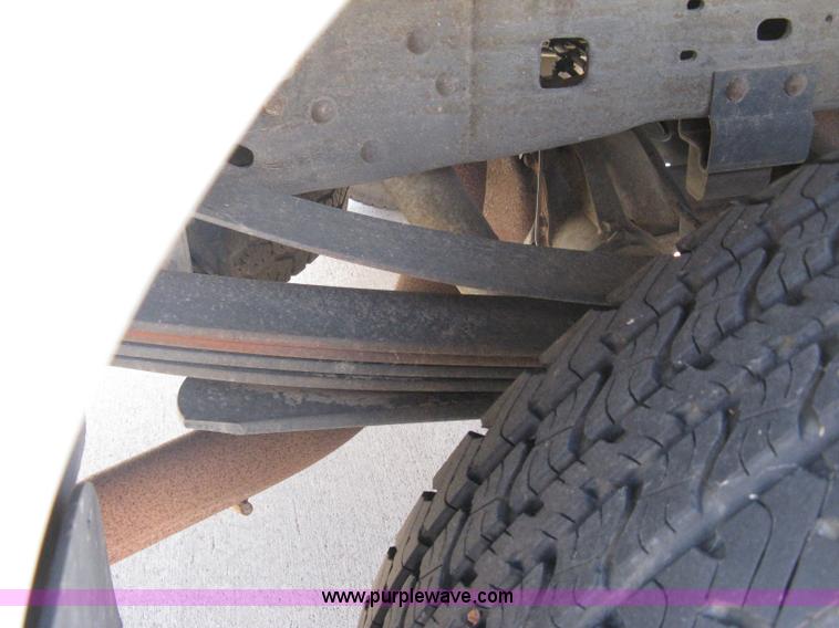 image for item A4399 2002 Ford F250 XL Super Duty super cab pickup truck