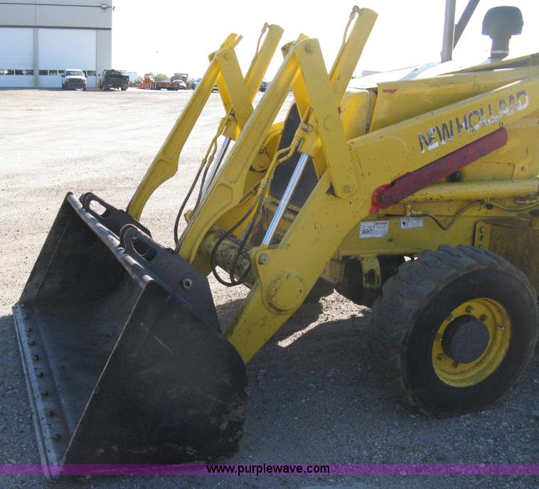 image for item A4406 2003 New Holland LV80 FWA loader tractor