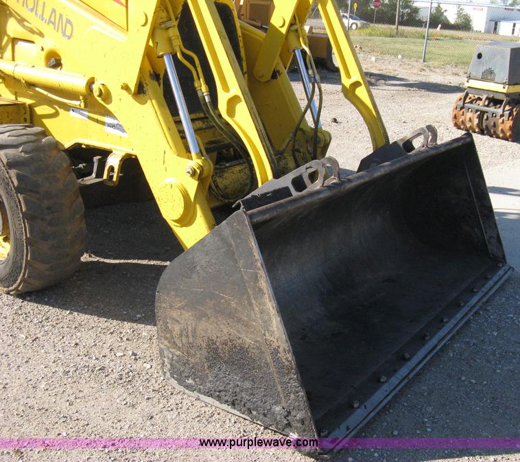 image for item A4406 2003 New Holland LV80 FWA loader tractor