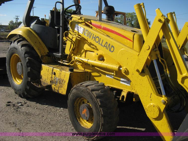 image for item A4406 2003 New Holland LV80 FWA loader tractor