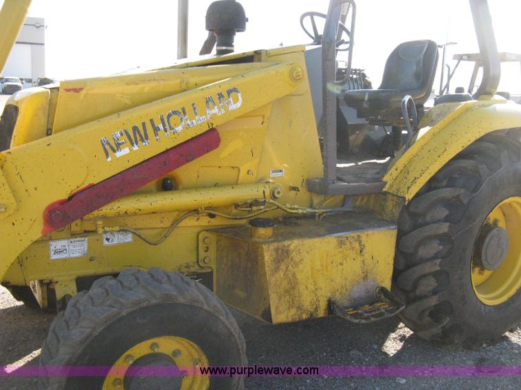 image for item A4406 2003 New Holland LV80 FWA loader tractor
