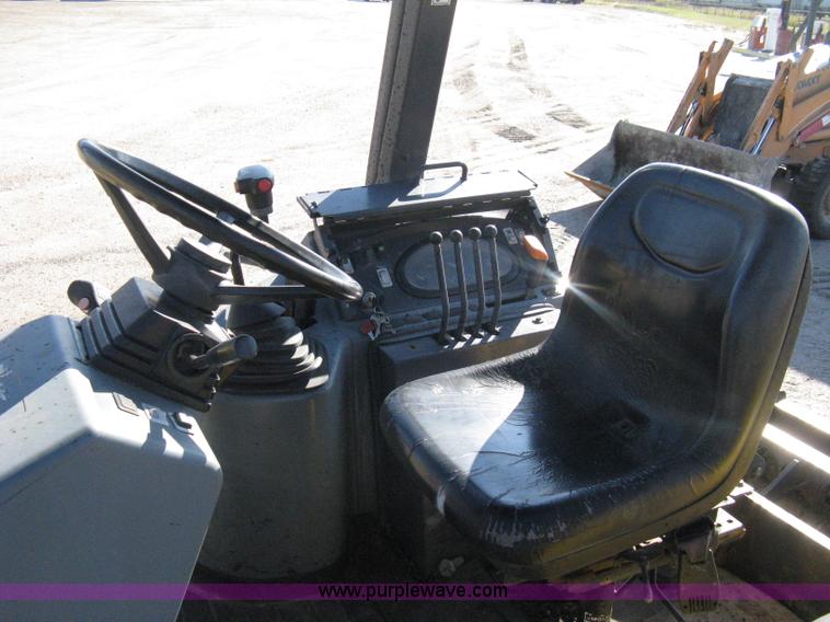 image for item A4406 2003 New Holland LV80 FWA loader tractor